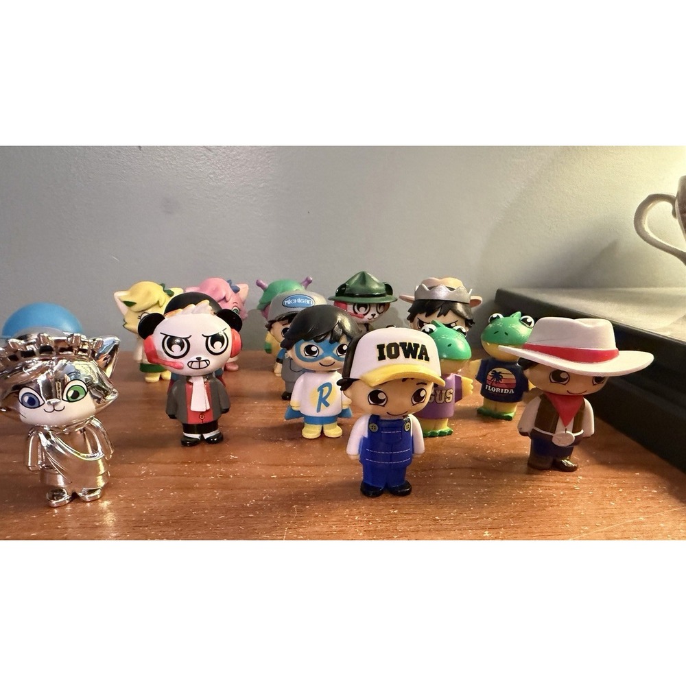 ryans world figures lot Of 16‎